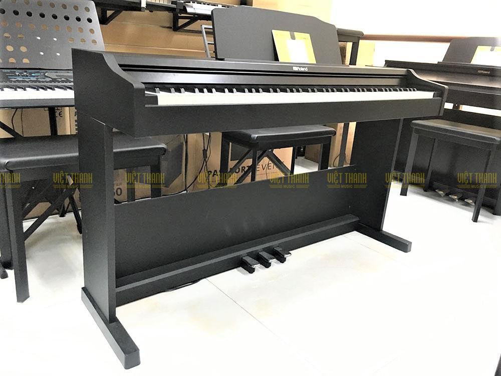 Đàn piano điện Roland RP-102 có thiết kế nhỏ gọn