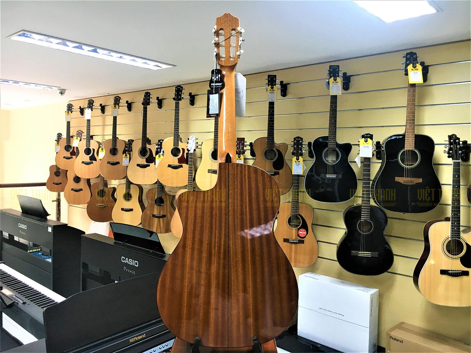 Đàn guitar Cordoba C5CE SP tất cả đều được sử dụng gỗ cao cấp
