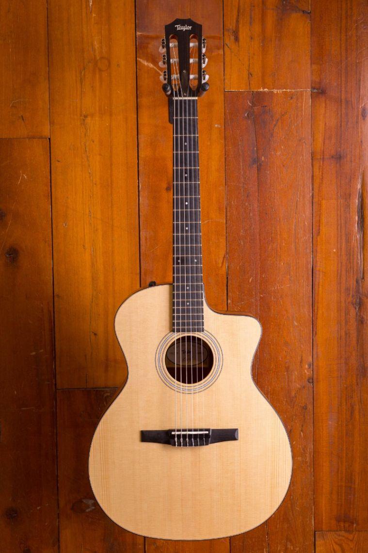 Đàn guitar Taylor 114CE