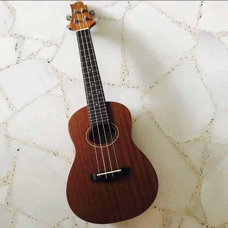 Đàn ukulele Greg Bennett