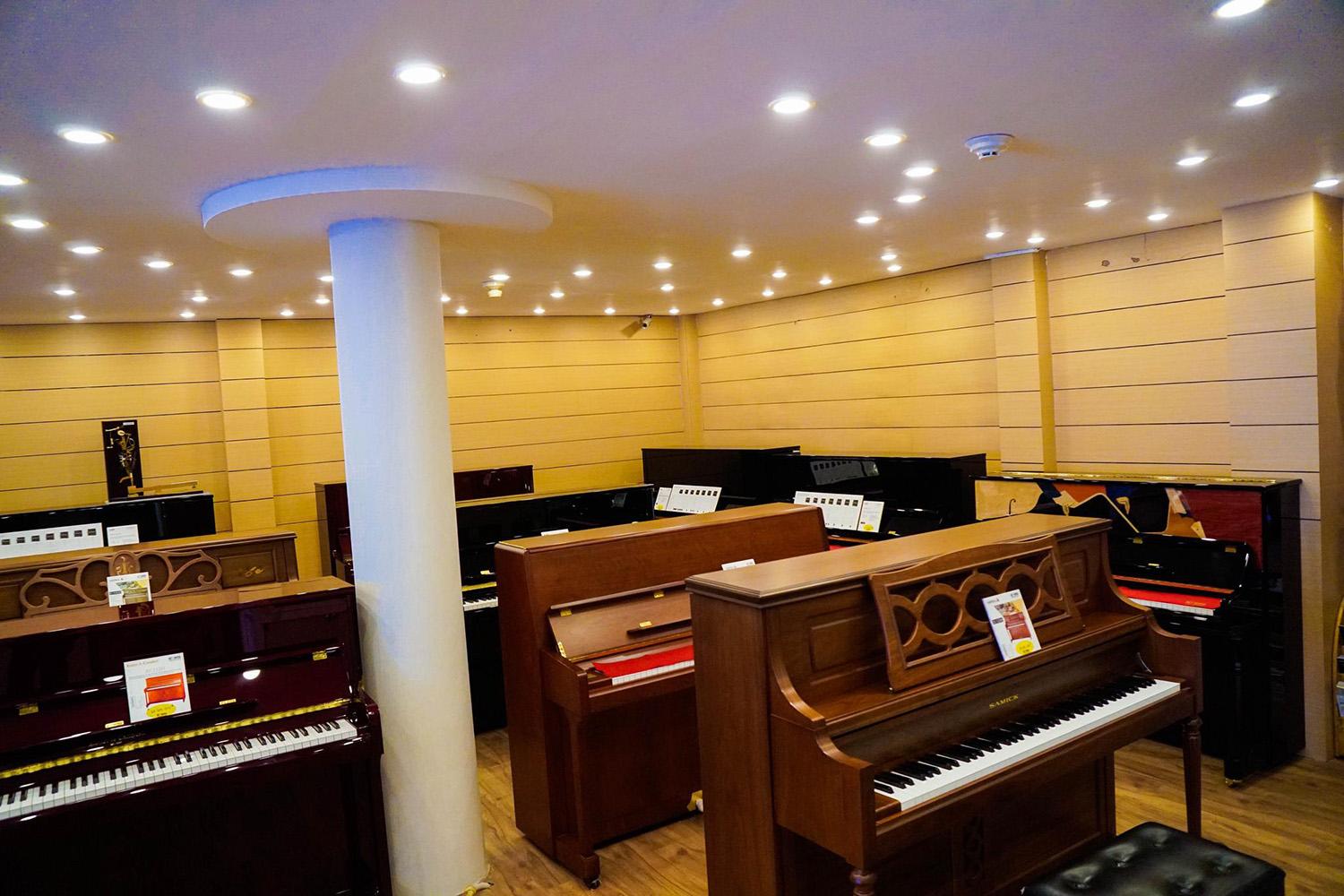 Showroom piano Việt Thương
